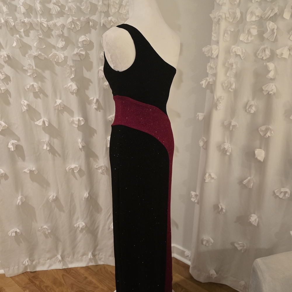 Betsy & Adam One-Shoulder Black and Red Dress